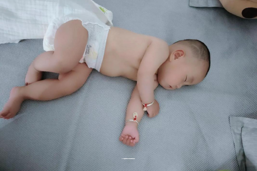 朝阳宝宝多久会坐